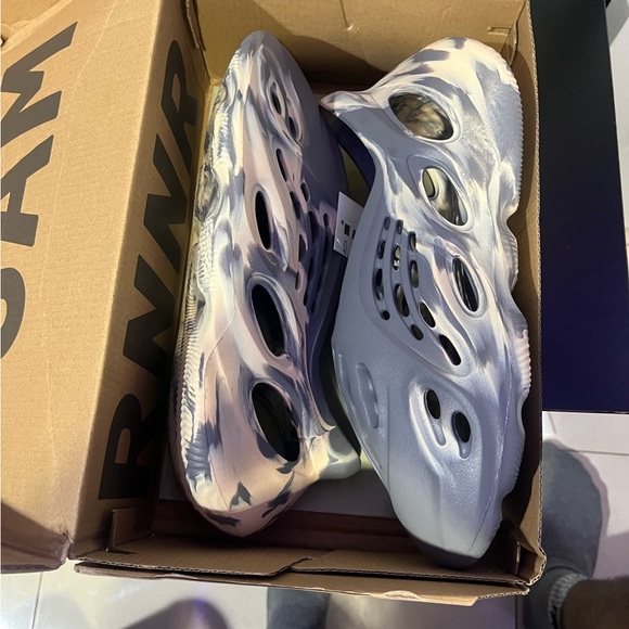 Authentic Foam Runners - Picture 5 of 6